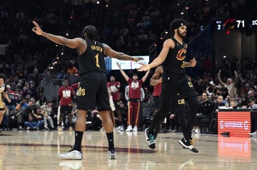 欧冠app下载-厨神！哈登14助攻1/5挡拆烹满汉全席 柱石阿伦复出骑士实力提档