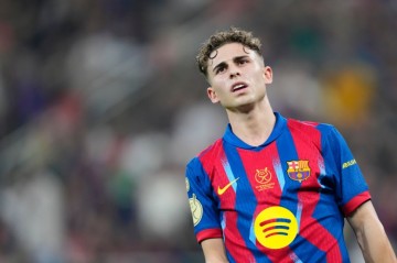 欧冠官方平台-本赛季五大联赛仅两名中场进球、助攻皆上双：奥利塞、费尔明